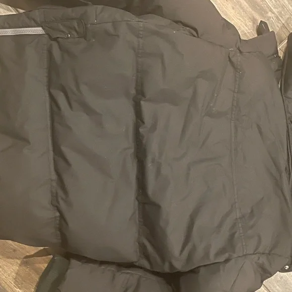 Hugo Boss winter jacket - Picture 5 of 7